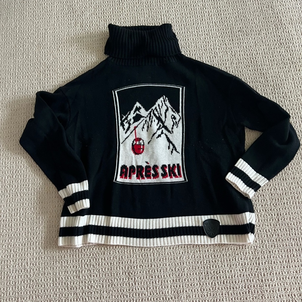 Black Aprés Ski Turtleneck Sweater with White Trim